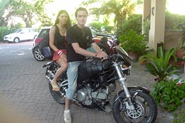 Alessandro e Daiana su Monster S2r 800