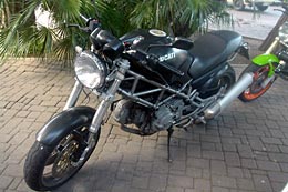 La moto di Andrea: Monster 620 Dark